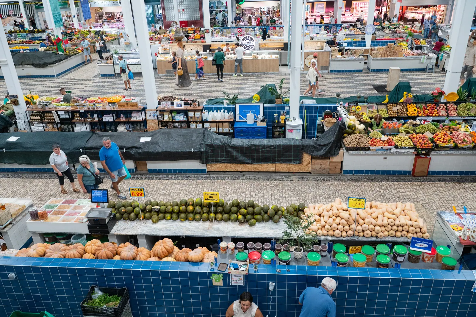 Overhead view of Mercado do Livramento with melons, pumpkins and produce stalls